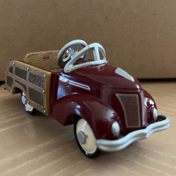 Hallmark Keepsake Ornament. 1939 Garton Ford Station Wagon. Kiddie Car Classics. - Picture 5 of 5